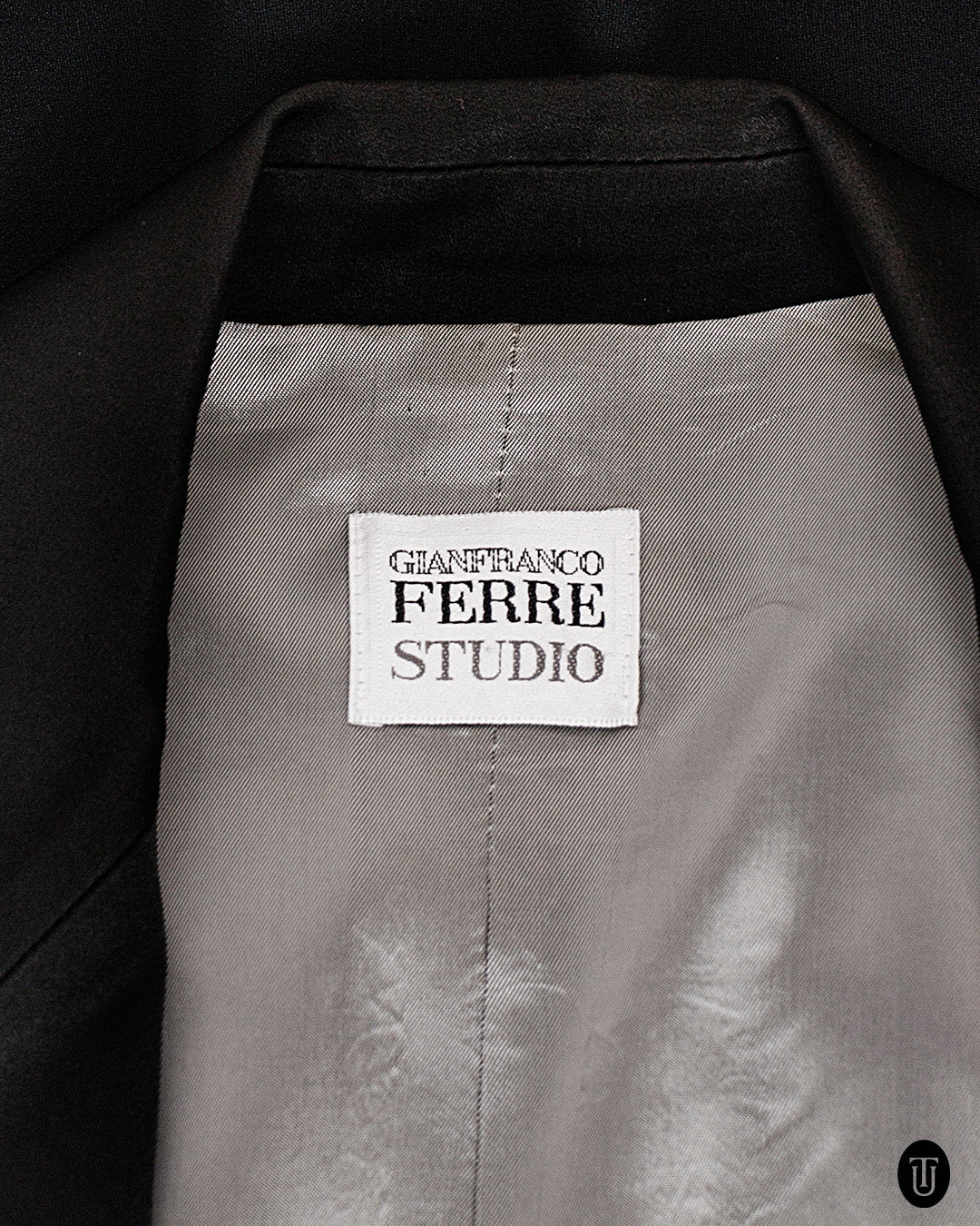 Late 1990s Gianfranco Ferré Black Tuxedo Jacket S